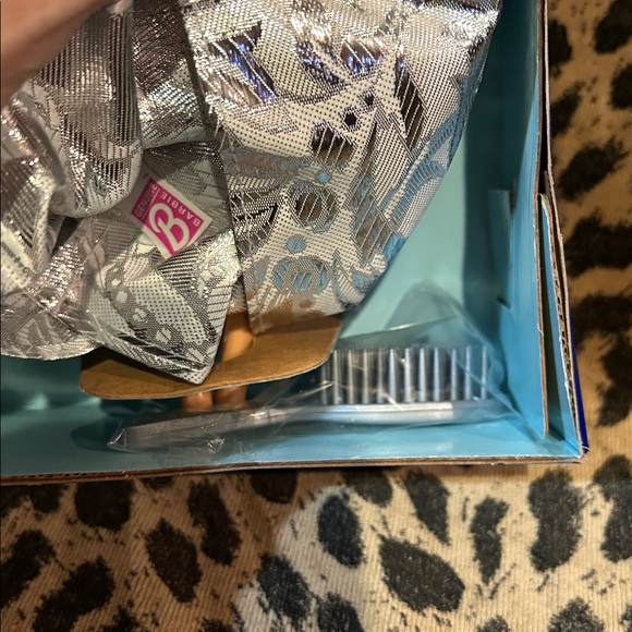 Winter Velvet Barbie 1995 - Picture 5 of 15